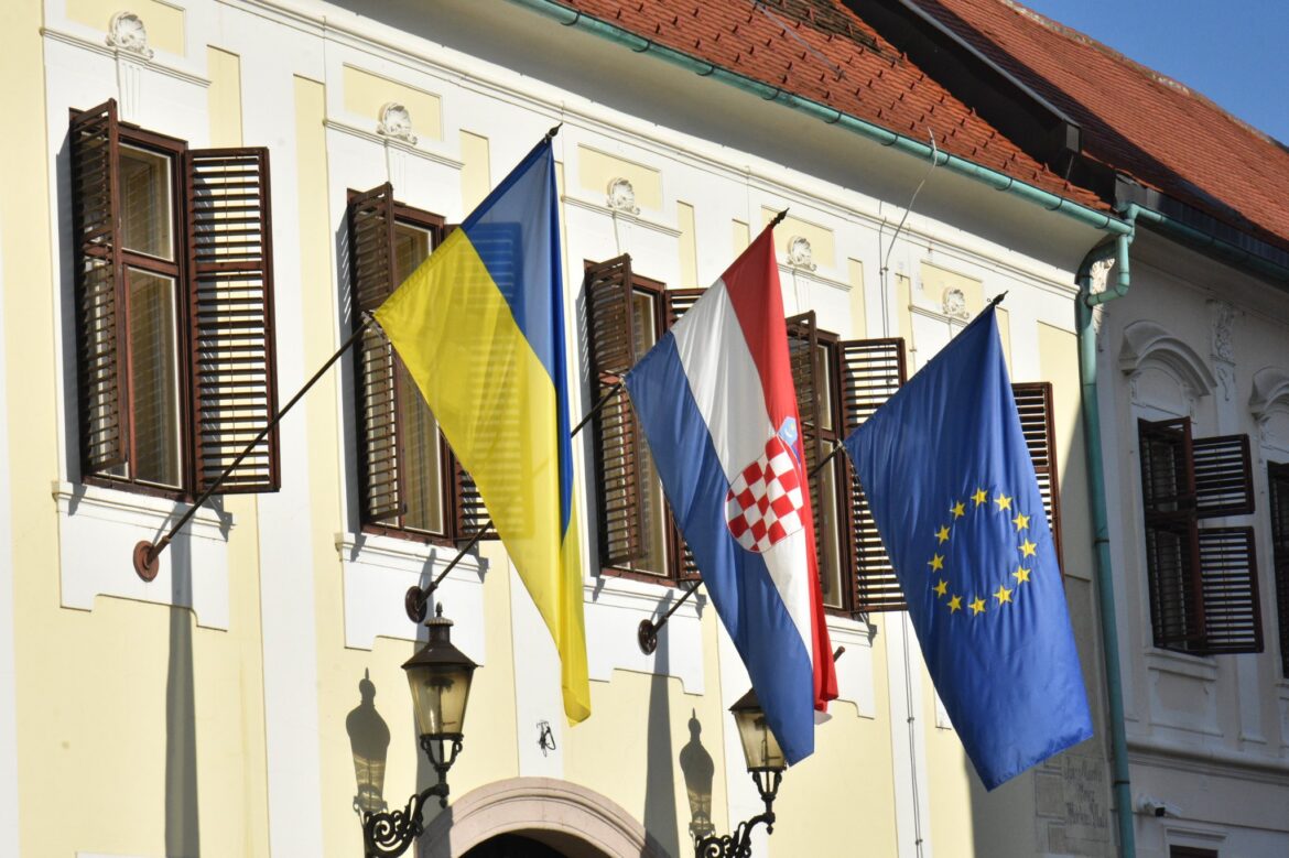 Ukrajinska hrvatska i EU zastava