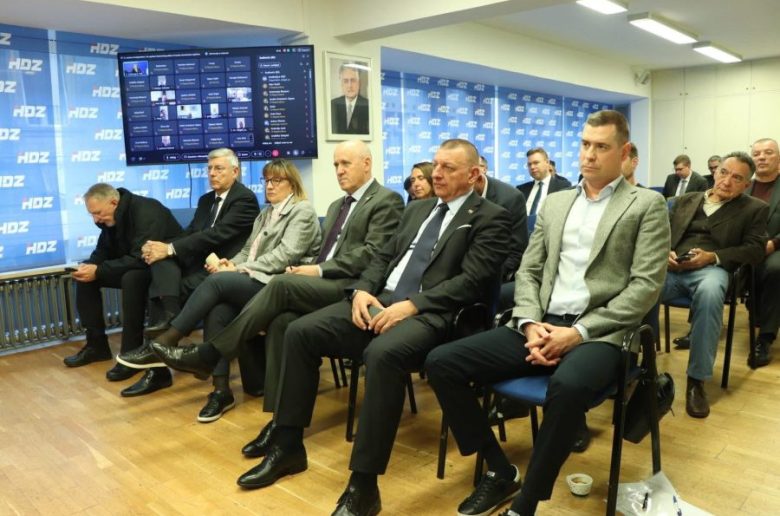 AUTOKRACIJA ILI DEMOKRACIJA Plenković demonstrira svoju moć i volju u stranci koja u nazivu ima "demokratska", ispada da je autokratska