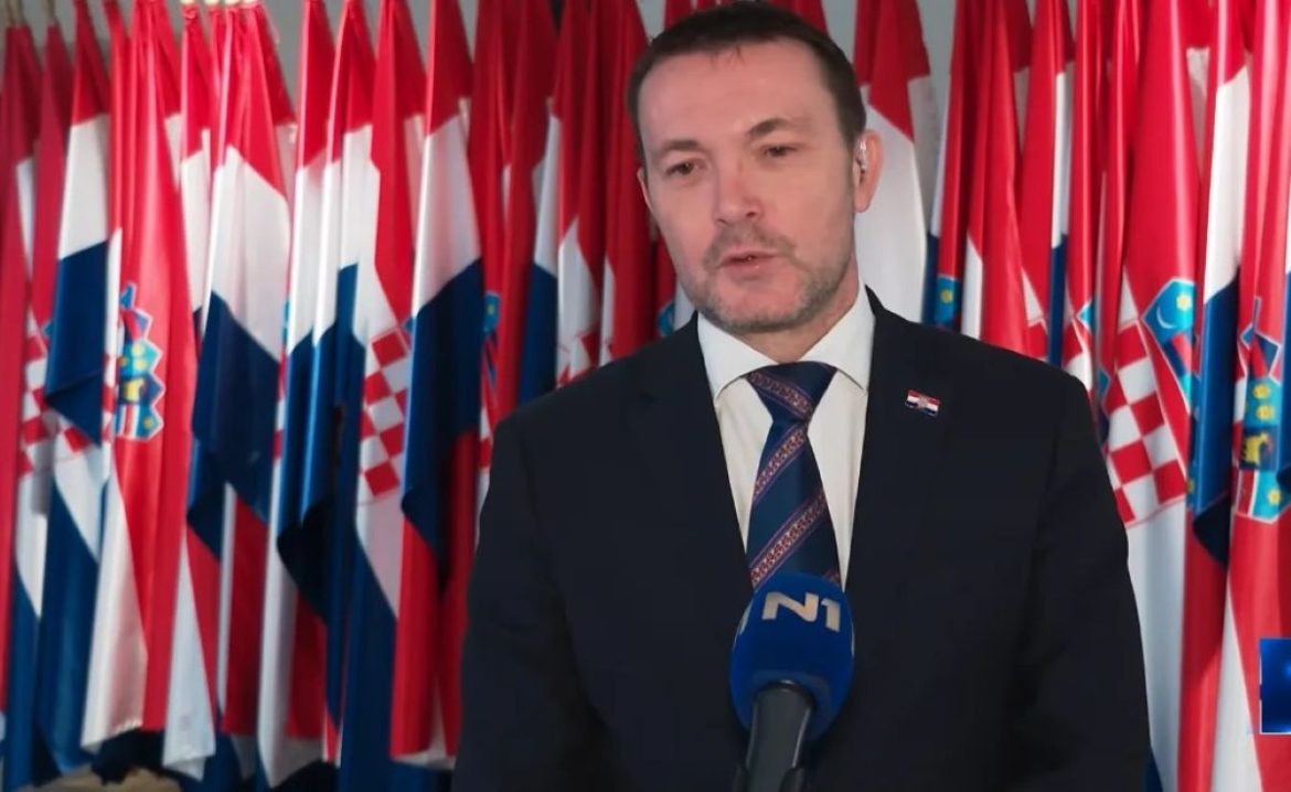Bauk čvrsto uz svog vođu s Pantovčaka
