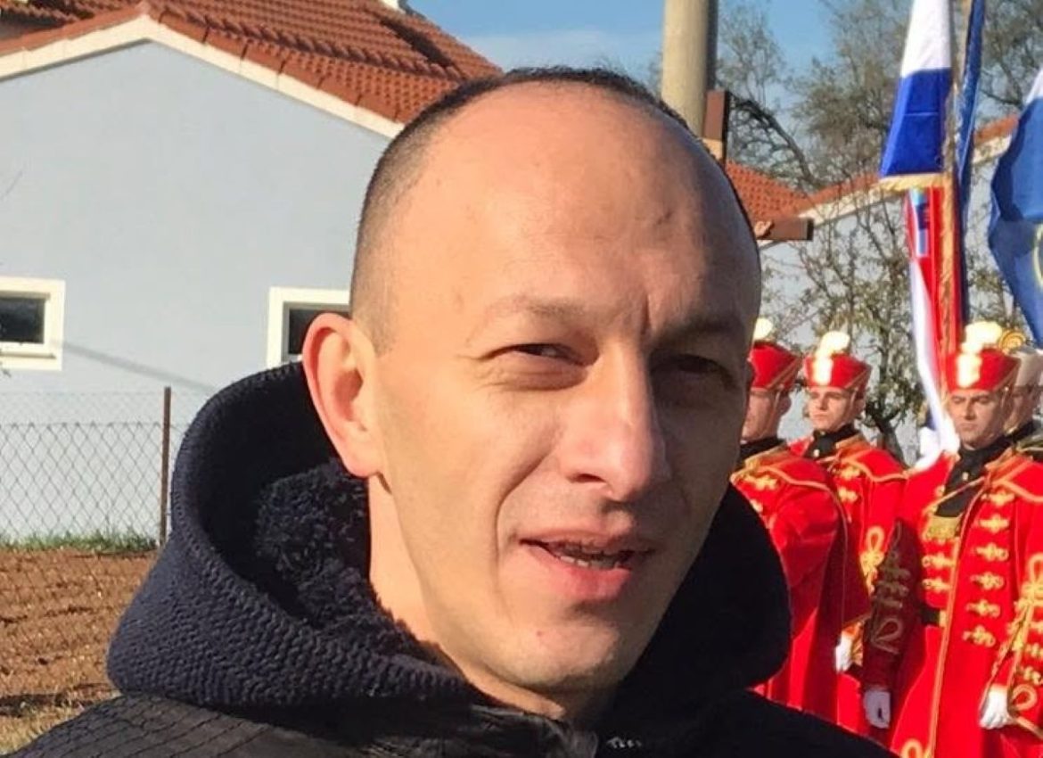 Tko je zapravo čovjek koji danas drži Liku u rukama?