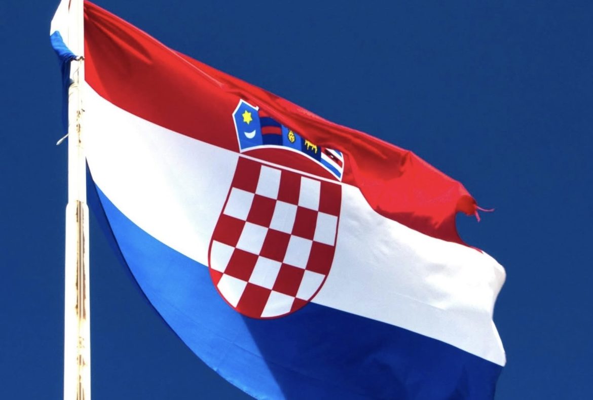 DOKUMENTIRANO OMALOVAŽAVANJE DRŽAVNIH SIMBOLA