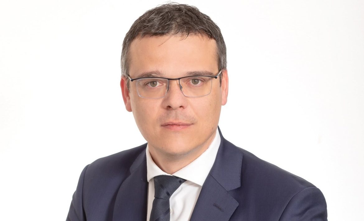 Član vladajućih prozvao Vladu